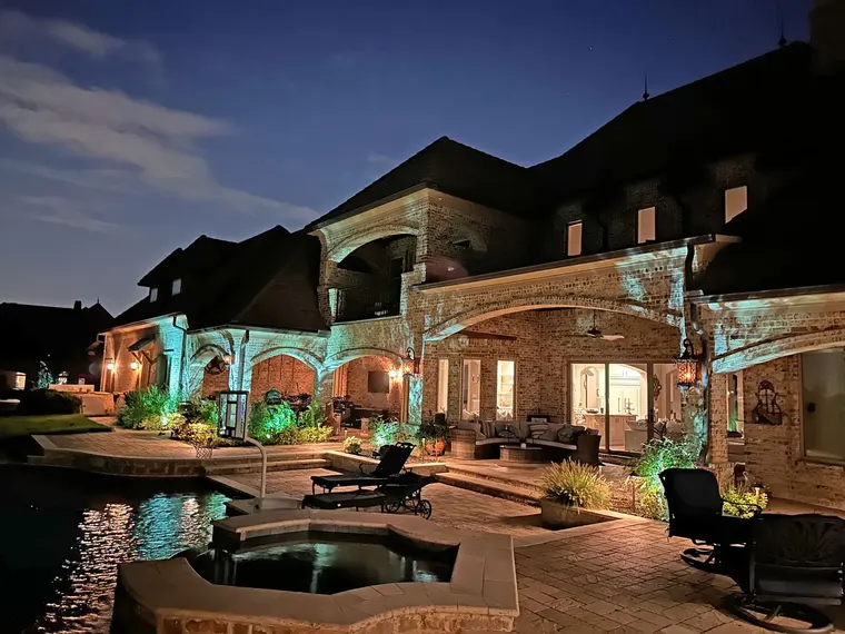 Landscape lighting in Dallas, Texas by TC Lighting &mdash; photograph 2