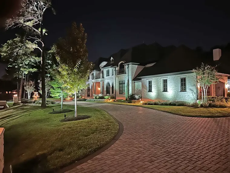 Landscape lighting in Dallas, Texas by TC Lighting &mdash; photograph 14