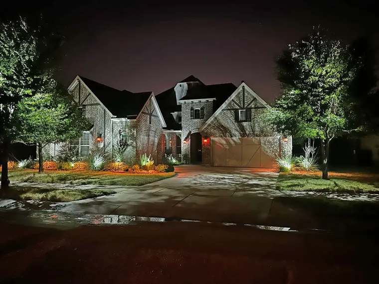 Landscape lighting in Grapevine, Texas by TC Lighting &mdash; photograph 3